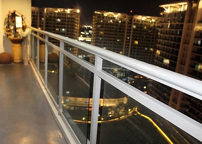 Azure C2 Balcony Wifi Near Mall Airport Multiple Units Hotel Manila