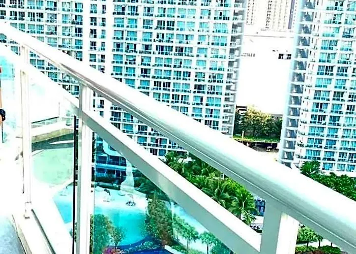 Hotel Azure C2 Balcony Wifi Near Mall Airport Multiple Units