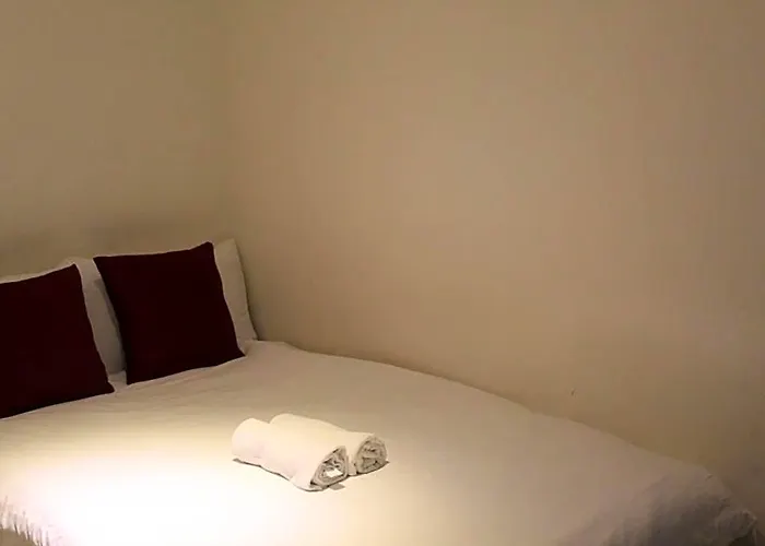 Hotel Azure C2 Balcony Wifi Near Mall Airport Multiple Units 2*