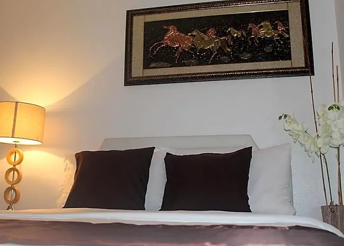 Azure C2 Balcony Wifi Near Mall Airport Multiple Units Hotel Manila