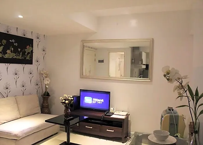 Hotel Azure C2 Balcony Wifi Near Mall Airport Multiple Units